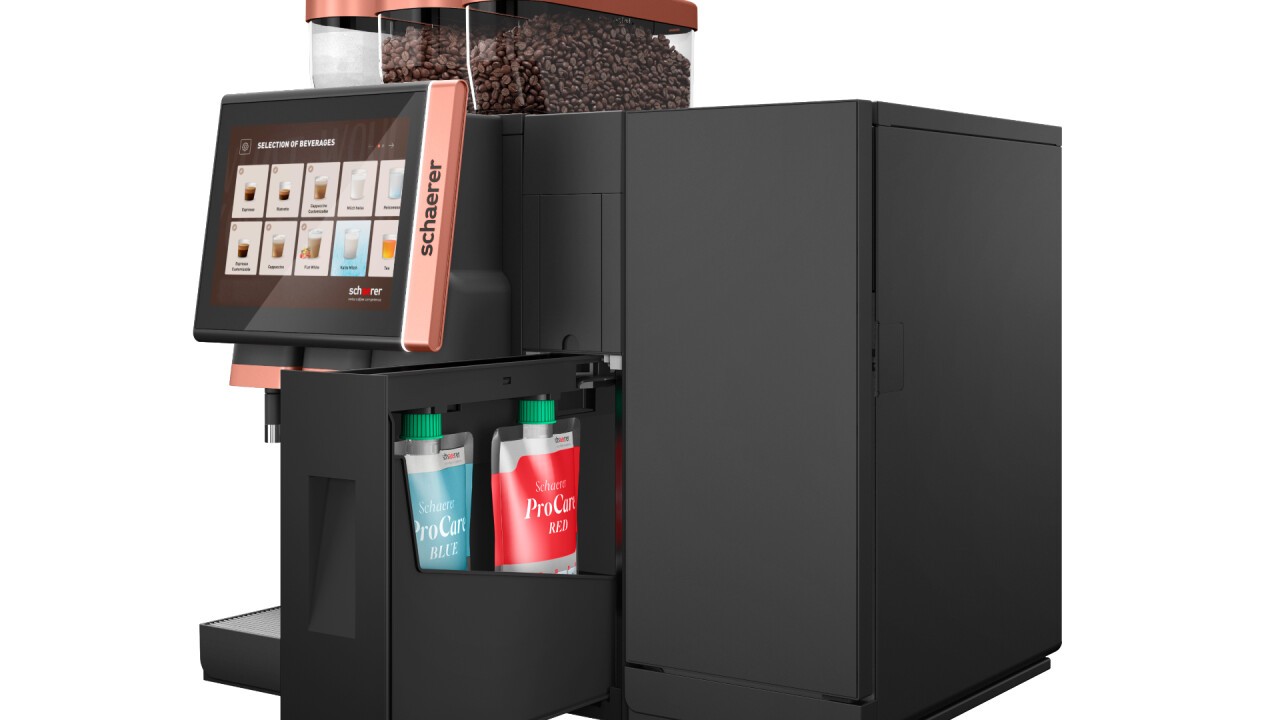 Das Reinigungssystem Schaerer ProCare lässt sich platzsparend zwischen der Kaffeemaschine und dem Milchsystem integrieren.
